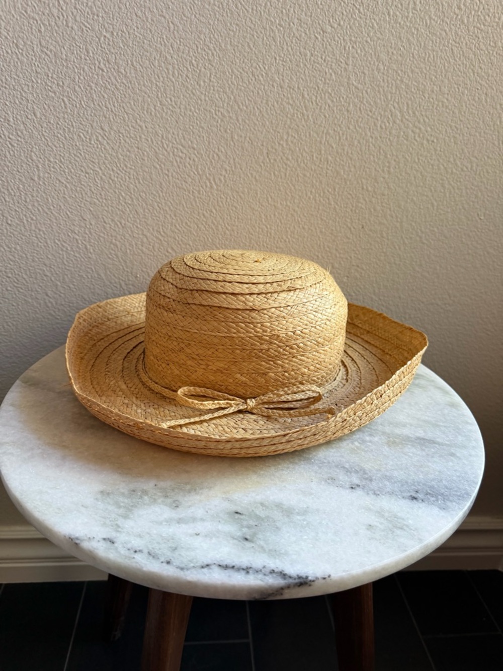 Vintage Liz Claiborne Tan Straw Raffia Wide Rolled Brim Summer Sun Hat - Picture 2 of 9